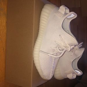Yeezy Boost 350 V2